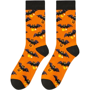 Texture a maglia dettagliata delle calze di Halloween arancioni con pipistrelli e zucche