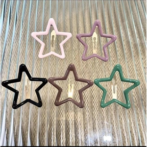 Set of 5 Y2K colorful star-shaped metal hair clips in pink purple black brown and green