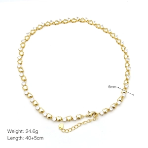 Detailed view of gold heart necklace with white zircon and 40+5cm chain technical specs