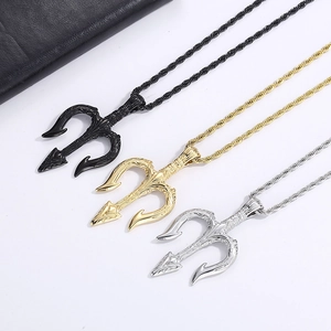 Pendentifs trident rétro en noir, or et argent sur des chaînes torsadées pour hommes
