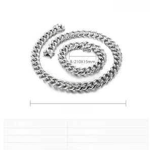 Détail de l'ensemble de bijoux hip hop avec collier et bracelet gourmette en acier