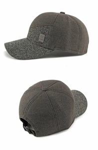 Detail der Winter-Baseballkappe mit strukturiertem Stoff, Leder-Logo und verstellbarem Clip