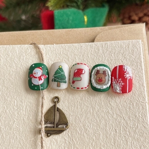 5pcs Christmas themed press-on nails featuring snowman, tree and deer on beige textured paper