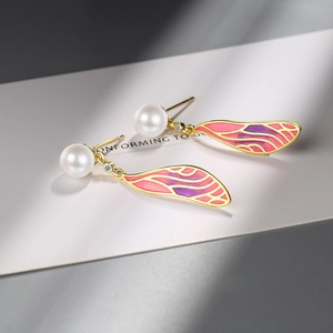 Elegant gradient wing earrings with white pearl and gold plating for women's jewelry