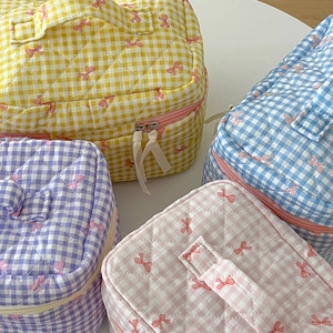 Sweet quilted checkered makeup bag with bow patterns in four soft pastel colors