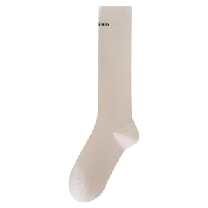 Knitted beige calf socks with imin logo embroidery for early autumn outfit style