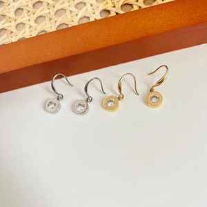 Minimalistische römische Ziffern Zirkonia Ohrhänger aus Gold und Silber Edelstahl