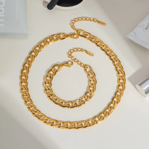 Minimalistisches vergoldetes Edelstahl-Panzerketten Set aus Halskette und Armband