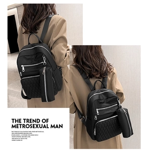 Sac à dos en nylon décontracté avec poche matelassée et petite pochette pour le quotidien.