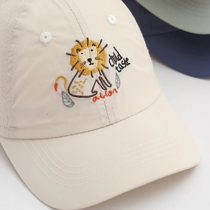 Kids quick-dry beige baseball cap with cartoon lion embroidery and breathable side vents