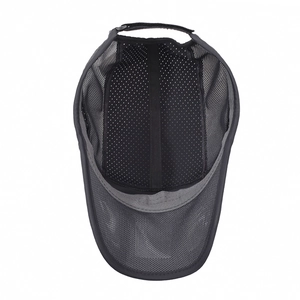 Casquette sport unisexe en mesh gris foncé avec sangle réglable pour protection solaire