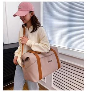 Detail of a large khaki fitness bag with HAYUN logo and adjustable brown shoulder strap