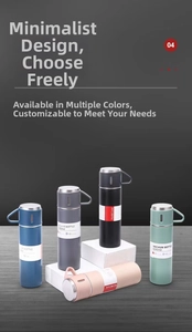 Detailed display of five 500ml vacuum insulated bottles in various colors on display stands