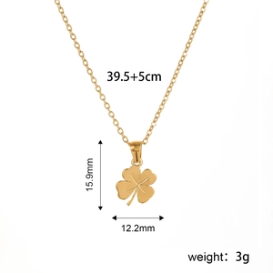 Collier trèfle à quatre feuilles doré avec détails précis sur la taille et le poids