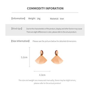 Detailed size guide for fan-shaped brushed metal earrings measuring 5.2cm by 4.3cm