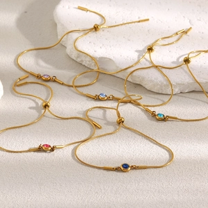 Bracelet ajustable chaîne serpent plaqué or 18K orné de zircons ronds aux couleurs vives