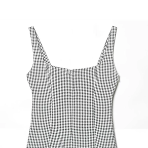 Robe midi à carreaux avec encolure carrée et zip latéral, vue de face à plat