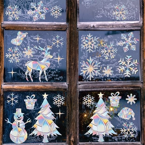 Holografische Weihnachts-Fensterbilder mit Schneeflocken und Rentier-Motiven auf Glas