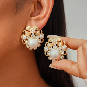 Vintage Baroque Flower Stud Earrings With Imitation Artificial Pearl Rhinestone Alloy Gold Color Silver Earring Post For Women