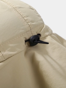 Chapeau de soleil d'extérieur avec cordon réglable montrant la texture du tissu de qualité