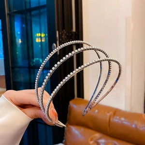 Serre-tête élégant à plusieurs couches de perles avec monture en argent pour coiffure chic