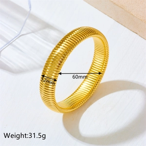 Detalles del diámetro de 60 mm y ancho de 12 mm del brazalete de rayas doradas