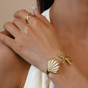 Golden 2-piece set of starfish ring and seashell open bangle for beach vacation style