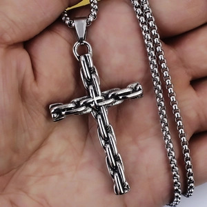 Collier avec pendentif croix en acier inoxydable pour hommes avec chaîne épaisse