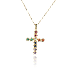 Gros plan d'un collier plaqué or 18 carats avec étoiles en zircon coloré en croix