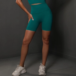 Détail du short de yoga sans couture bleu canard avec taille haute et coupe gainante