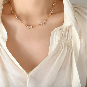 Elegant gold heart zircon necklace for women featuring minimalist link chain design