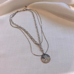 Collier double épaisseur en argent avec pendentif pièce de monnaie et relief portrait