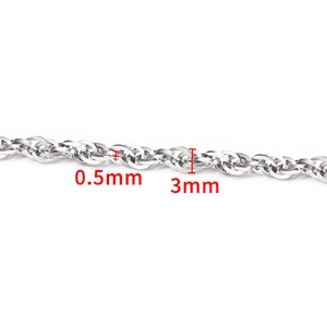 Makro-Detail einer 3mm Edelstahl-Webkette mit einer Gliedstärke von 0,5mm