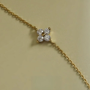 Elegant S925 sterling silver 14K gold plated bracelet with a sparkling clover zircon charm