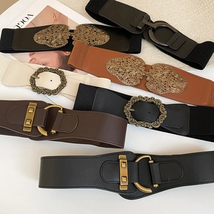 Diverses ceintures élastiques vintage avec boucles métalliques et détails en cuir