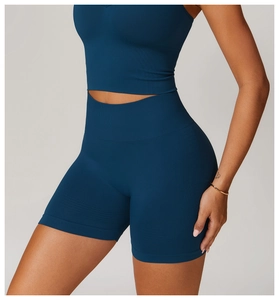 Détail du short de fitness sans couture à taille haute avec texture en maille respirante