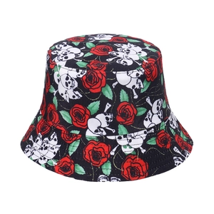 Cappello alla pescatora unisex stile punk con teschio gotico e rose rosse su nero