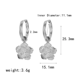 Detailed size and weight specs for flower dangle earrings in polished silver finish