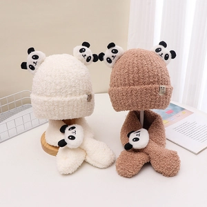 Set cappello e sciarpa di peluche panda per neonati in crema e caramello per l'inverno