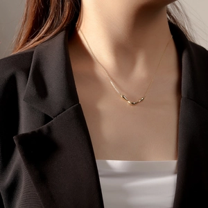 Elegant 925 sterling silver V-shape gold necklace with curved teardrop pendant for women