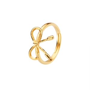 Bague dorée élégante en forme de nœud avec des textures fines et une taille ajustable