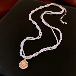 Collana vintage a doppio strato con perle bianche e ciondolo a stella dorato con zirconi