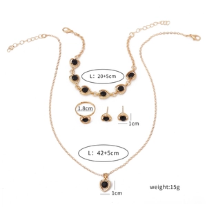 Detailed size chart for gold heart jewelry set with necklace, bracelet, and ring