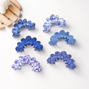 Molletta Per Capelli In PVC Porcellana Blu E Bianca Bordo Ondulato Cuore Quadri Pois Motivo Floreale Per Donne