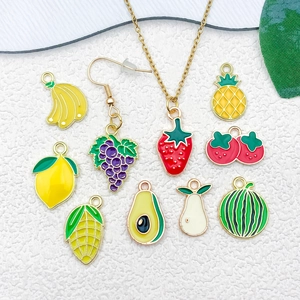 Set di ciondoli a forma di frutta smaltata con collana e ganci per gioielli fai-da-te