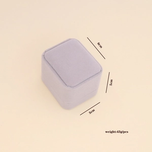 Light purple velvet jewelry box for rings with 6cm x 5cm x 5cm dimensions and 43g weight