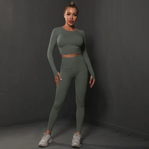Detail view of seamless scrunch yoga set showing high-waist fit and cropped long sleeves