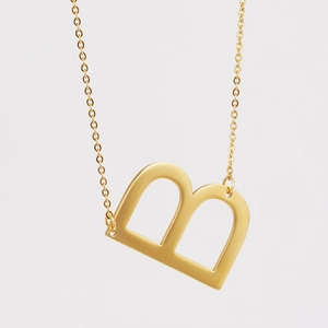 Collar de acero inoxidable chapado en oro de 18K con colgante de la letra B