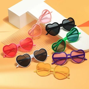 Mode Hartvormige Zonnebril PC Montuur UV Bescherming Brillen Voor Feest Reizen Trendy Unisex Accessoire