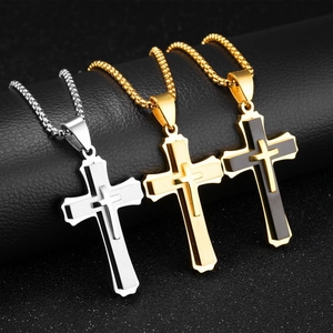 Colliers avec pendentif croix à trois couches en acier inoxydable argenté et doré